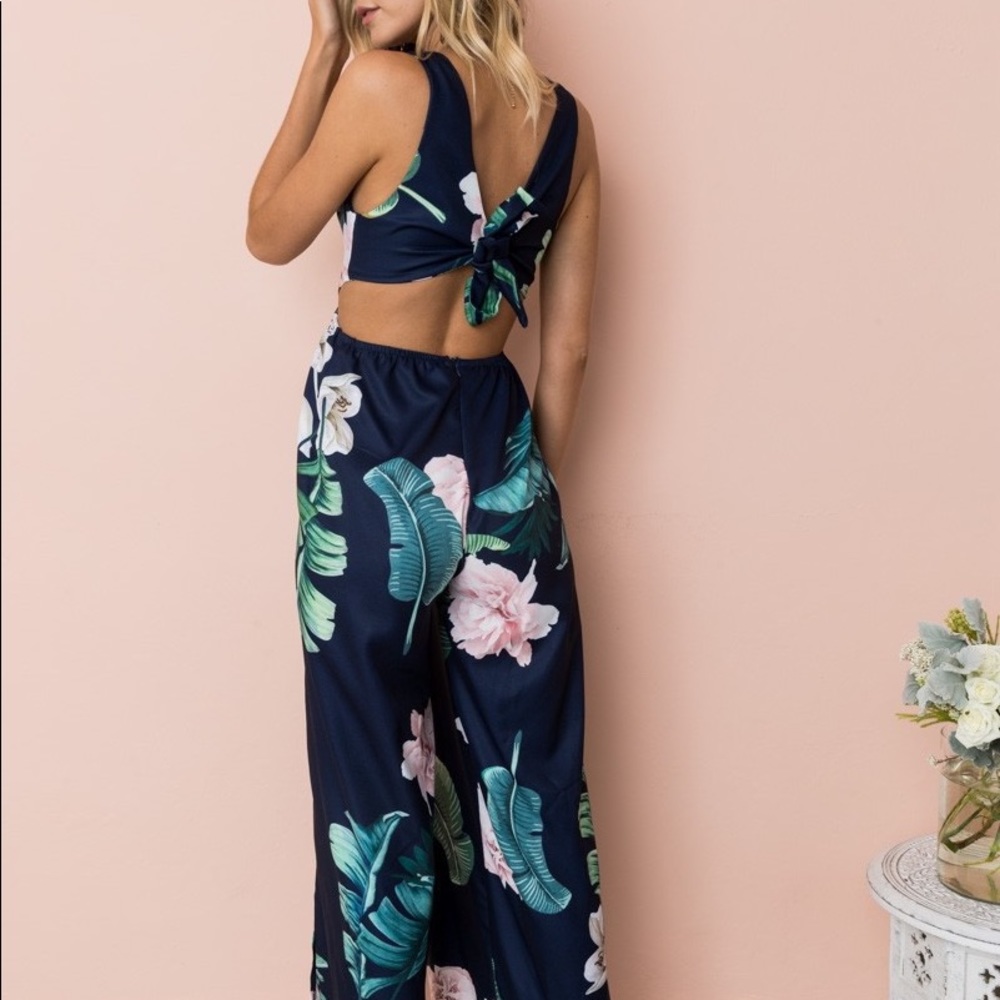 ♦️🆕Navy Floral Wide Leg Split Jumpsuit - Picture 4 of 8